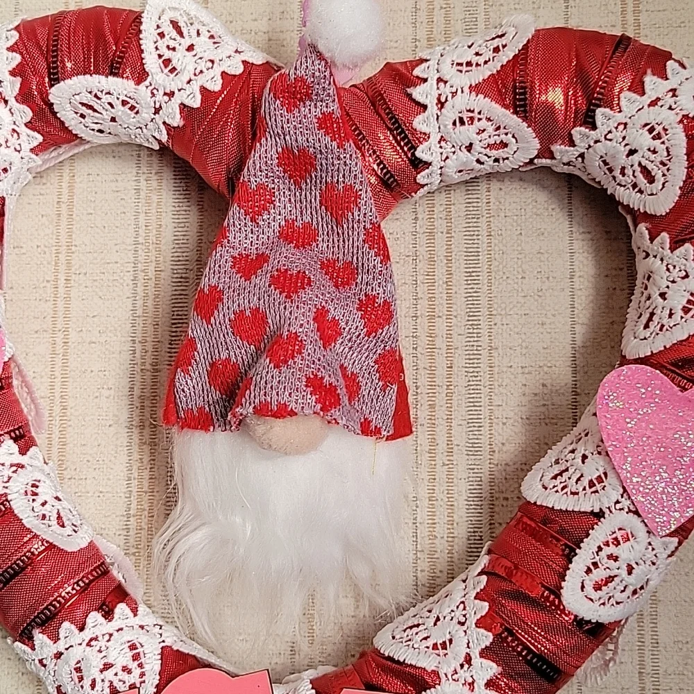 HAND CRAFTED WREATH VALENTINE'S GNOME LOVE
